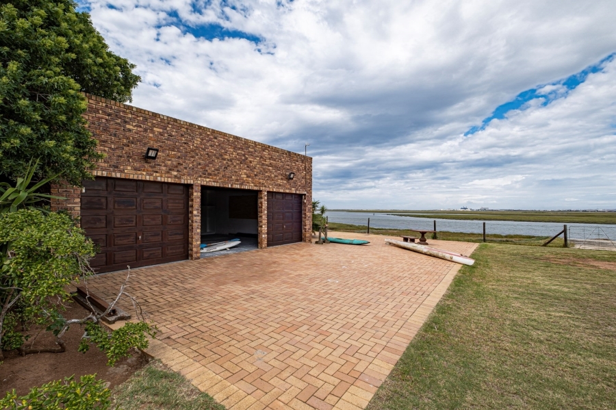 To Let 4 Bedroom Property for Rent in Amsterdamhoek Eastern Cape